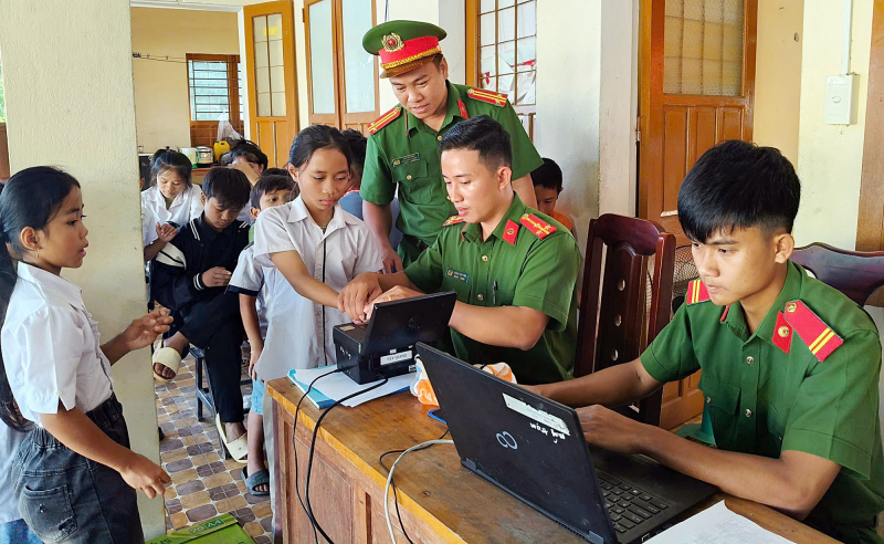 Địa phương đầu tiên tại Quảng Nam hoàn thành cao điểm thu nhận hồ sơ cấp căn cước, định danh điện tử -0