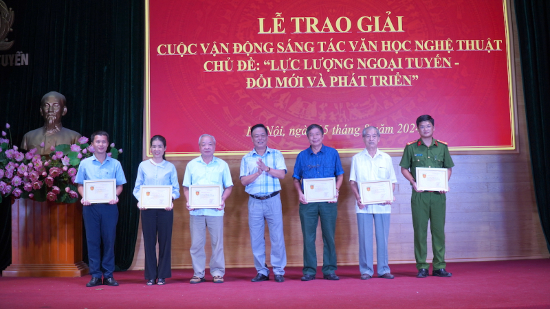 Sôi nổi liên hoan nghệ thuật quần chúng Cục Ngoại tuyến -0