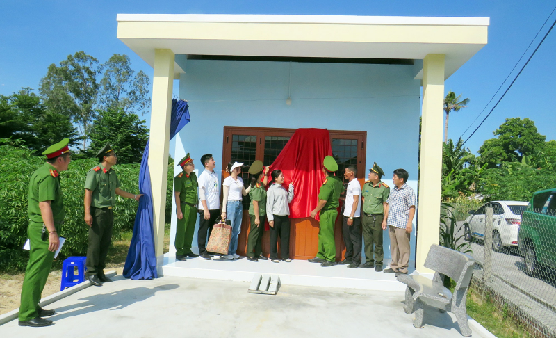 Bàn giao 2 căn nhà tình nghĩa cho hộ nghèo tại Quảng Nam -0