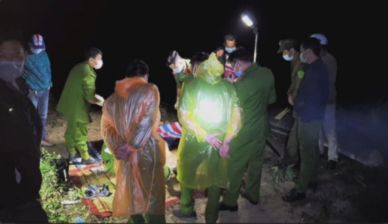 Tìm tung tích nạn nhân bị sát hại trôi trên sông Sêrêpốk  -0