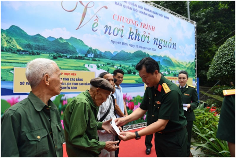 “Về nơi khởi nguồn”: Tiếp nối hành trình tri ân các anh hùng dân tộc, khẳng định niềm tự hào của đất nước -0