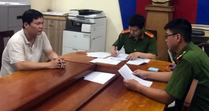 Bắt khẩn cấp giám đốc nhậu say đẩy cô gái trên nắp capo đi gần 1km -0