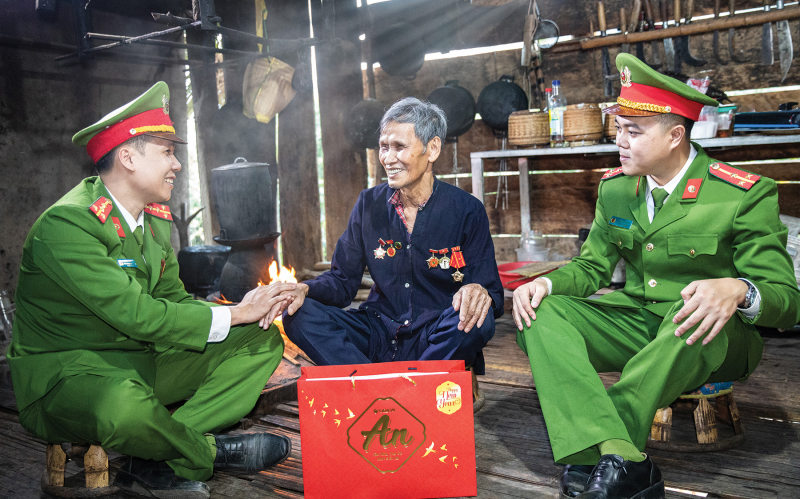 Lực lượng CAND góp phần quan trọng bảo vệ an ninh quốc gia, bảo đảm trật tự, an toàn xã hội_SODACBIET19/8_TRANG13 -0