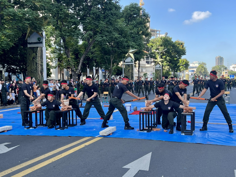 Chương trình đặc biệt biểu diễn võ thuật, diễu hành kỵ binh và nhạc kèn CAND -0