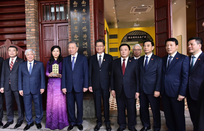 Tổng Bí thư, Chủ tịch nước Tô Lâm cùng Phu nhân thăm Hội Việt Nam Cách mạng Thanh niên tại Quảng Châu -0