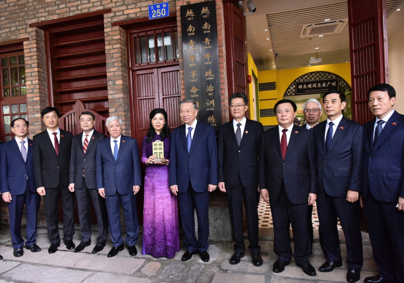 Tổng Bí thư, Chủ tịch nước Tô Lâm cùng Phu nhân thăm Hội Việt Nam Cách mạng Thanh niên tại Quảng Châu -1