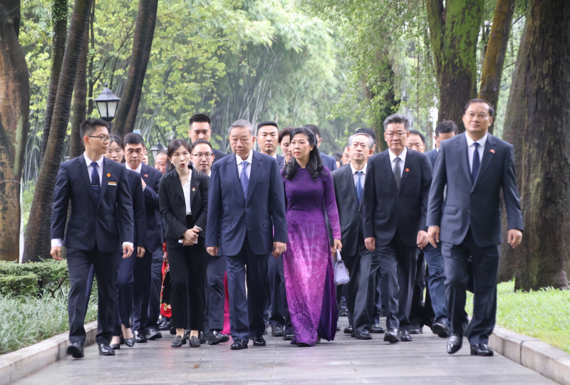 Tổng Bí thư, Chủ tịch nước Tô Lâm cùng Phu nhân thăm Hội Việt Nam Cách mạng Thanh niên tại Quảng Châu -1