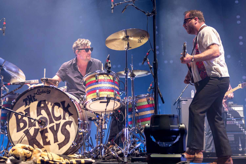 the black keys là nhóm nh%3fc rock ngu%3fi m%3f có hai thành viên- dan auerbach và patrick carney.jpeg -1