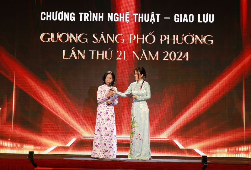 Những tấm gương đời thường bình dị mà cao cả -0