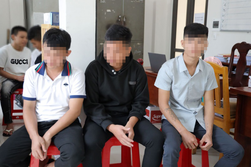 Va chạm xe máy, nhóm thanh niên hẹn nhau hỗn chiến -0