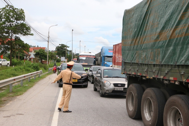Thêm một điểm trên quốc lộ 18 qua tỉnh Quảng Ninh bị sụt lở -0