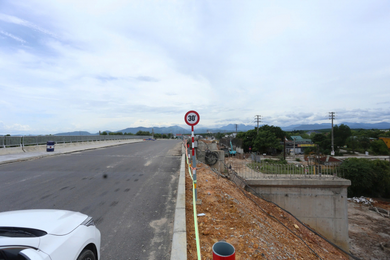 Cận cảnh dự án đường cứu nạn hàng trăm tỷ đồng thi công kéo dài hơn thập kỷ -0