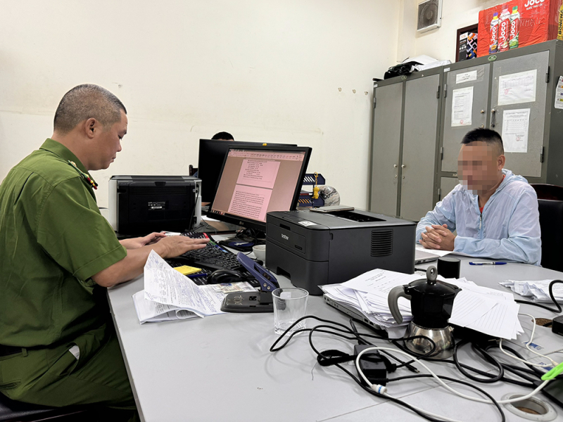 “Thần cồn” chửi bới, chống đối CSGT -0