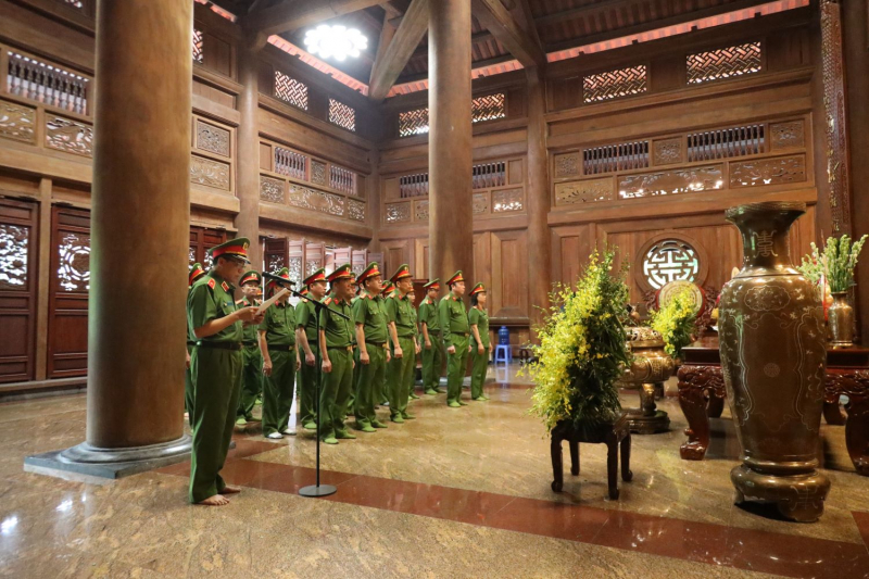 Cụm thi đua số 4 - Khối các đơn vị trực thuộc Bộ Công an báo công dâng Bác tại Khu di tích K9 -0