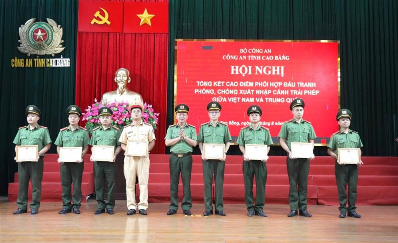 Cao Bang Provincial Police Department summarizes counter-illegal immigration campaign -0
