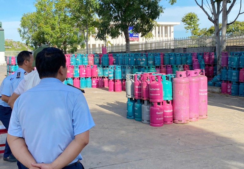 Phát hiện cơ sở thu gom gần 3.000 vỏ bình gas trái phép -0