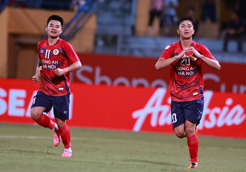 Tiền vệ CLB Bóng đá Công an Hà Nội bất ngờ được triệu tập ĐTQG -0