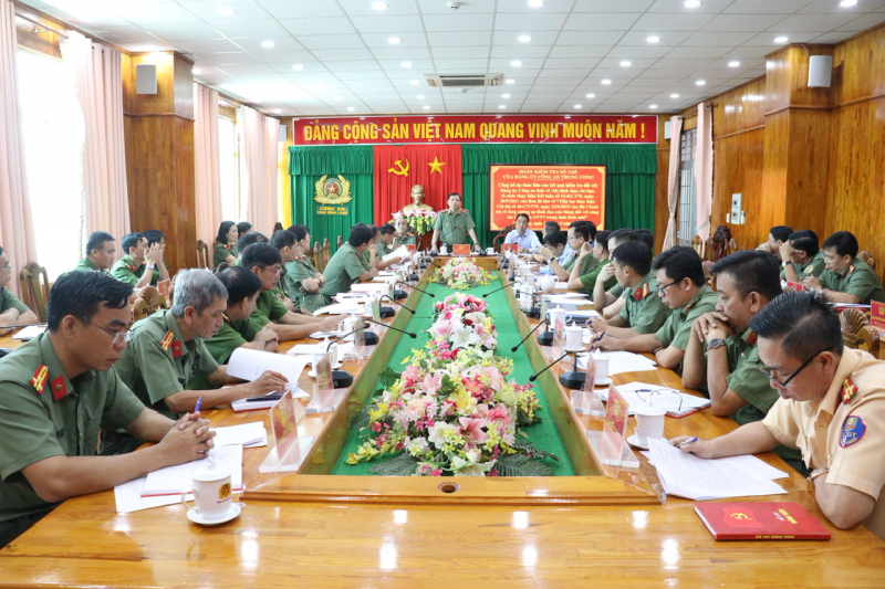 Tăng cường sự lãnh đạo của Đảng đối với công tác đảm bảo an ninh trật tự -0