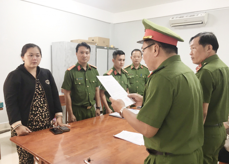 Bắt nữ chủ hụi lừa đảo trên 2 tỷ đồng  -0