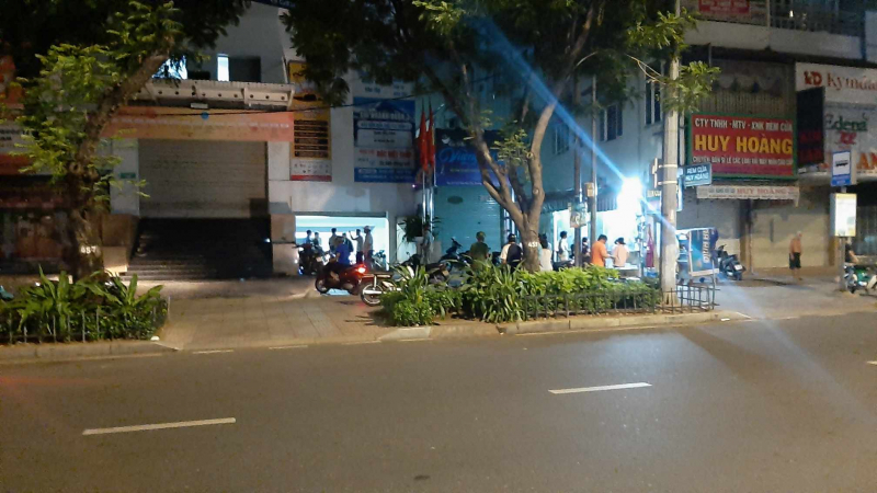 Xích mích, bảo vệ trẻ đâm đồng nghiệp già nguy kịch -0