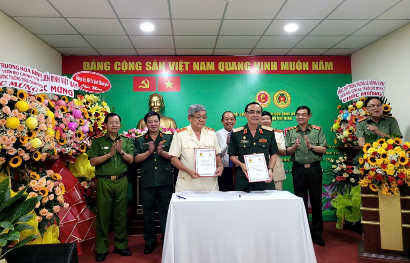 Hội Cựu CAND và Hội Cựu chiến binh TP Hồ Chí Minh ký kết chương trình phối hợp -0