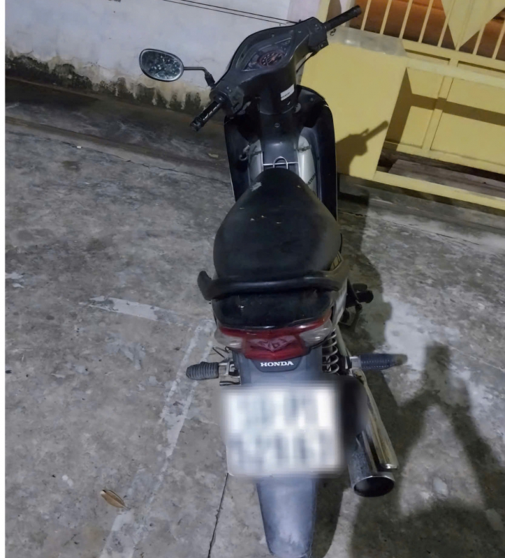 Thông tin về vụ việc “một đối tượng ‘ngáo đá’, leo trèo bên ngoài cửa sổ khách sạn” -0