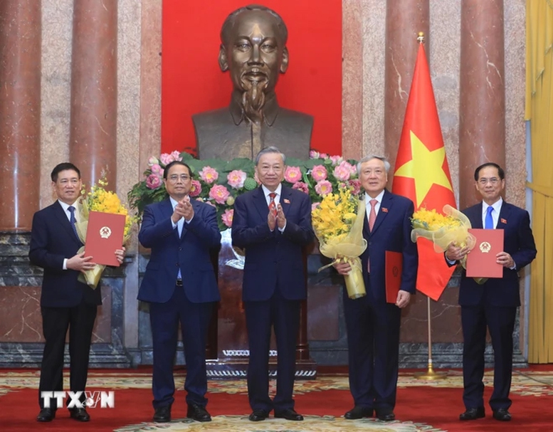 Tổng Bí thư, Chủ tịch nước trao quyết định bổ nhiệm 3 Phó Thủ tướng và 2 Bộ trưởng -0