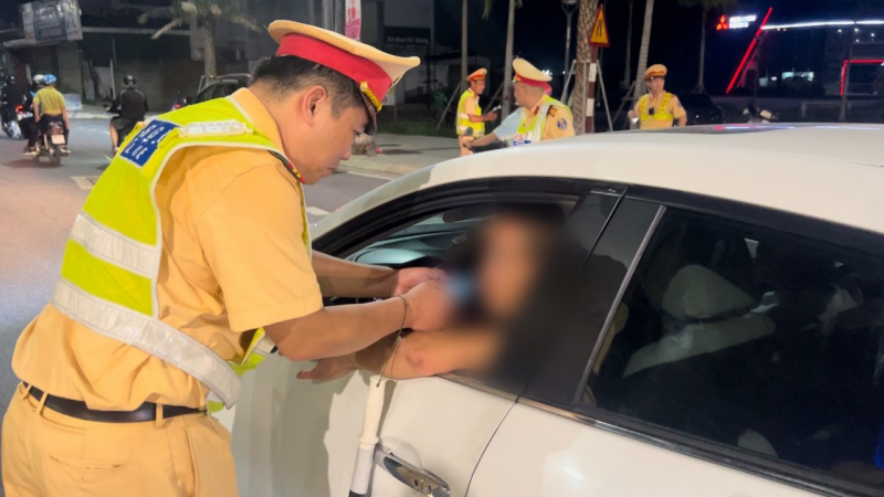 Xử phạt hơn 3.100 trường hợp vi phạm nồng độ cồn sau hơn 1 tháng ra quân  -0
