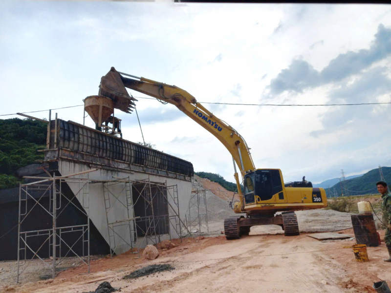 Tiến độ di dời trụ điện phục vụ thi công đường cao tốc ở Phú Yên chậm trễ  -0