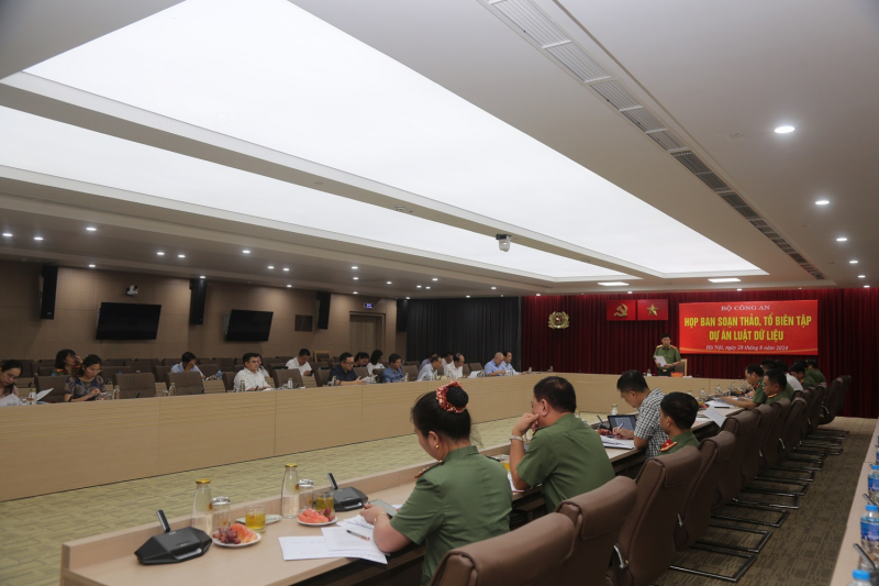 Họp Ban soạn thảo, Tổ biên tập dự án Luật Dữ liệu -0