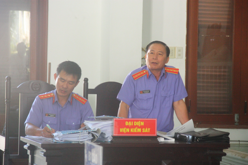 Xét xử 10 bị cáo lập nhóm Zalo để  nhận hối lộ trong đăng kiểm ở Phú Yên -0