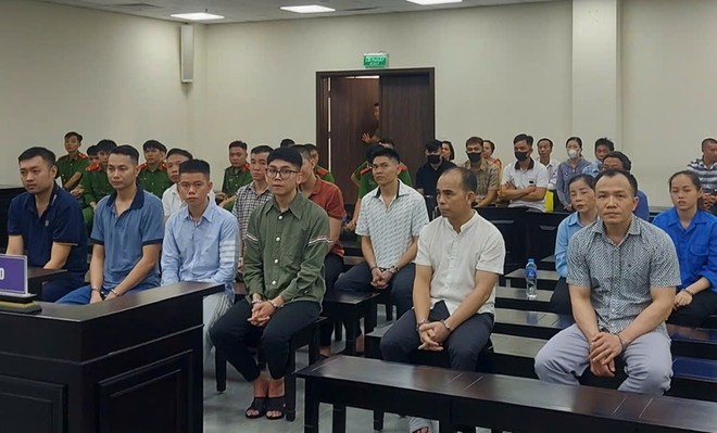 Vì sao phiên tòa xét xử nhóm “chạy án” hàng trăm nghìn USD tạm hoãn? -0
