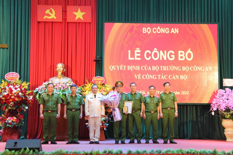 Công bố  Quyết định của Bộ trưởng Bộ Công an bổ nhiệm Cục trưởng đối với Thiếu tướng Trần Văn Thiện -3