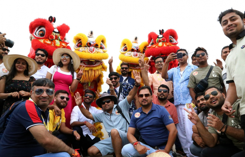 Gần 1.400 du khách đầu tiên của đoàn 4.500 du khách Ấn Độ đến Hạ Long -0