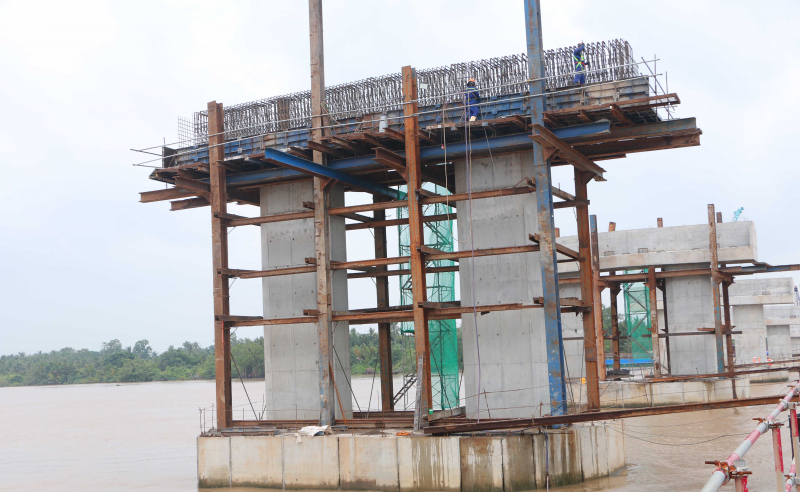 Cây cầu mong ước bao đời của người dân các tỉnh ven biển châu thổ Cửu Long -0