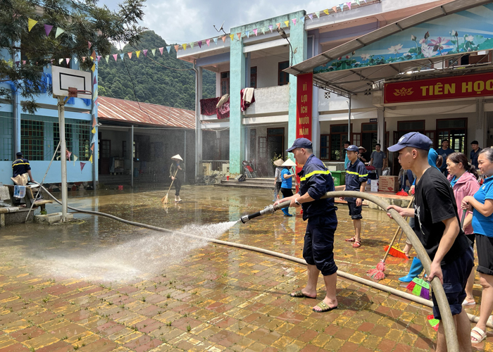 Hỗ trợ khắc phục thiệt hại mưa lũ tại xã Quang Vinh, huyện Trùng Khánh -0