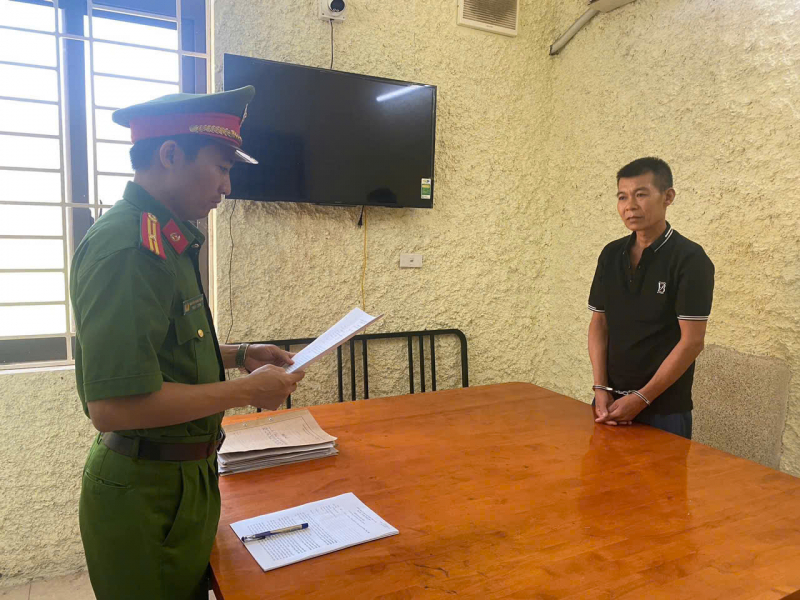 Đối tượng 3 tiền án, tiếp tục bị khởi tố về hành vi chống người thi hành công vụ -0