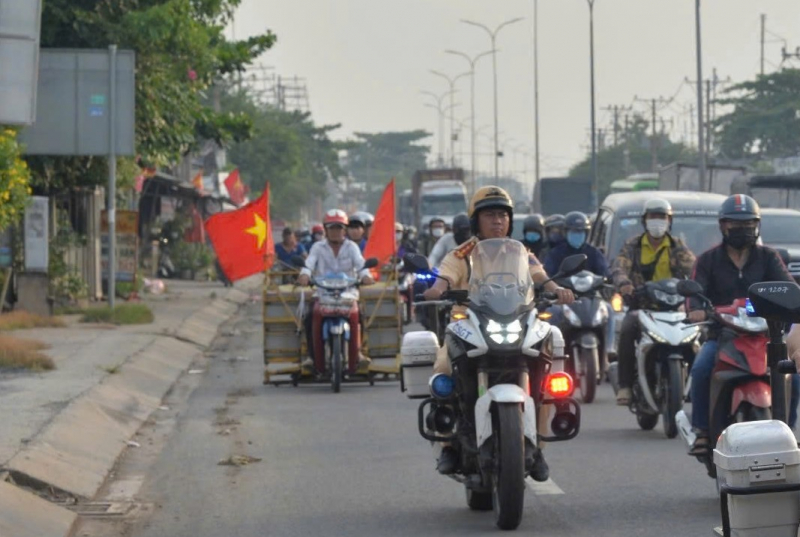 Xuyên đêm, xuyên lễ để những chuyến xe về miền tây an toàn -0