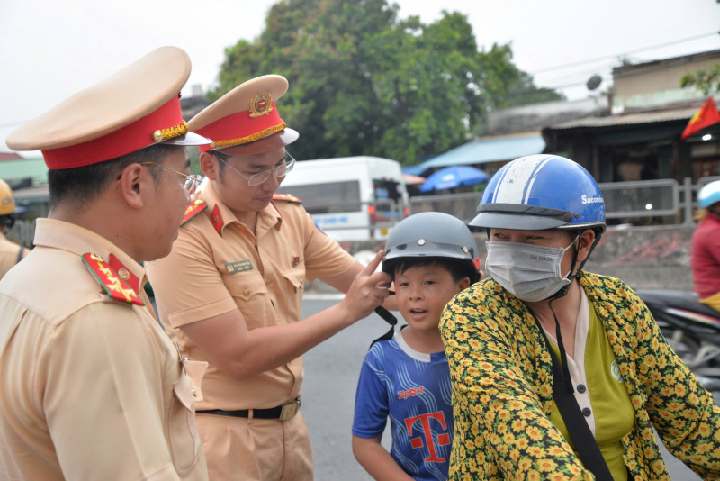 Xuyên đêm, xuyên lễ để những chuyến xe về miền tây an toàn -0