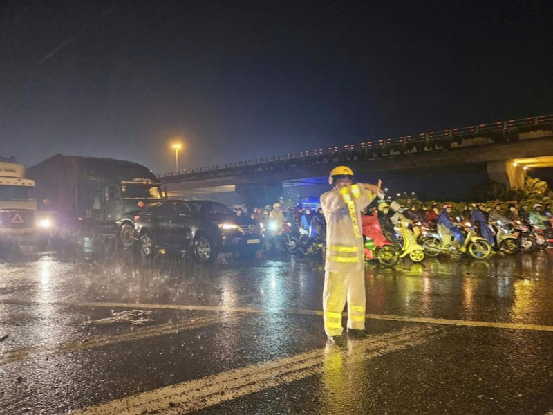 Xuyên đêm, xuyên lễ để những chuyến xe về miền tây an toàn -0