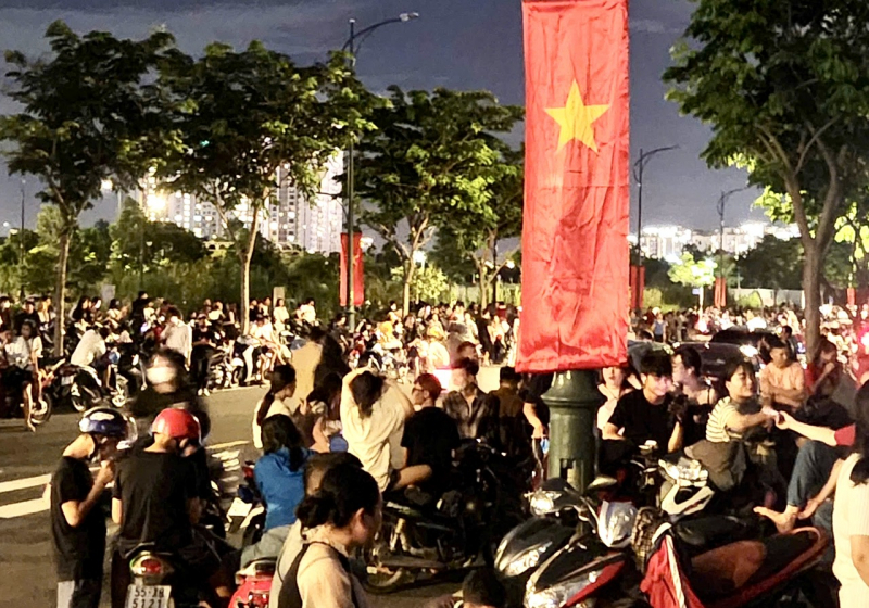 Pháo hoa rực sáng trên bầu trời TP Hồ Chí Minh trong Lễ Quốc khánh 2/9 -0