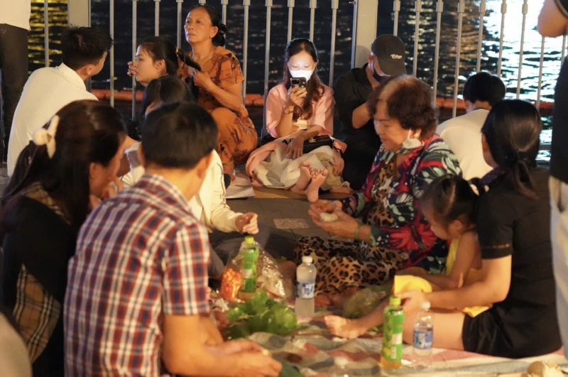 Pháo hoa rực sáng trên bầu trời TP Hồ Chí Minh trong Lễ Quốc khánh 2/9 -1