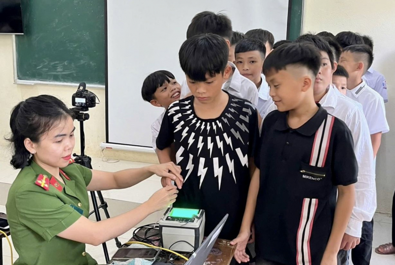 Tranh thủ thời gian nghỉ lễ, thu nhận căn cước cho công dân -0