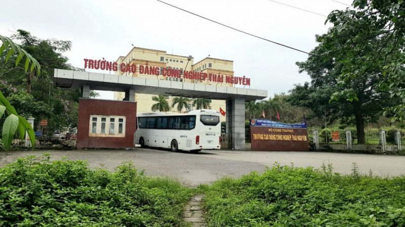 13 học sinh Trường Cao đẳng Công nghiệp Thái Nguyên sốt chưa rõ nguyên nhân, 1 em tử vong -0