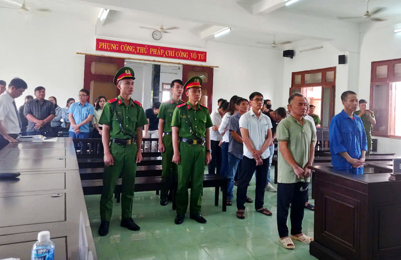 10 bị cáo nhận hối lộ trong đăng kiểm ở Phú Yên lãnh án 79 năm tù -0