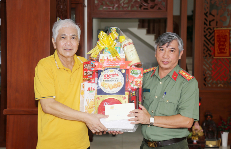 Thăm hỏi, tri ân các đồng chí tham gia Kế hoạch phản gián CM12 -0