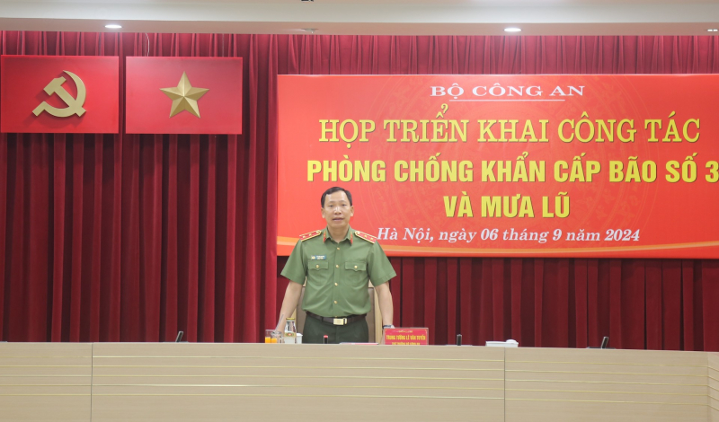 Thứ trưởng Lê Văn Tuyến chủ trì họp triển khai công tác phòng chống bão số 3 -0