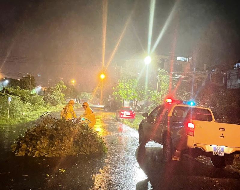 Công an tỉnh Ninh Bình triển khai khắc phục hậu quả cơn bão số 3 -1