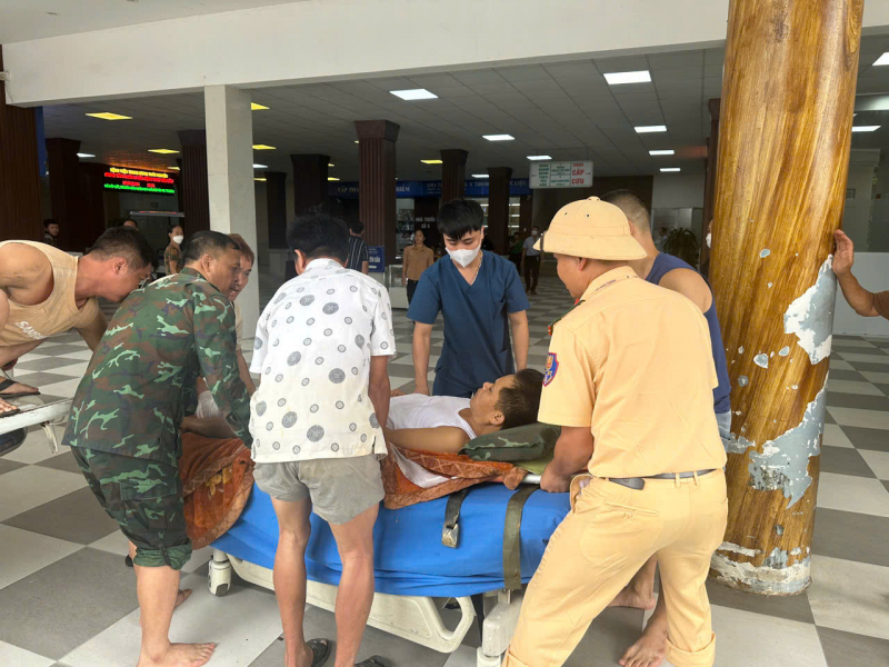 Công an Thái Nguyên hỗ trợ trẻ sơ sinh, người già yếu khỏi 