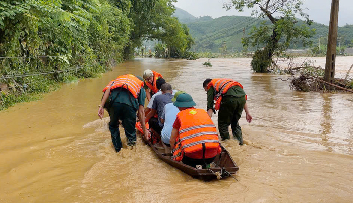 Công An tỉnh Tuyên Quang huy động tối đa lực lượng hỗ trợ người dân -1